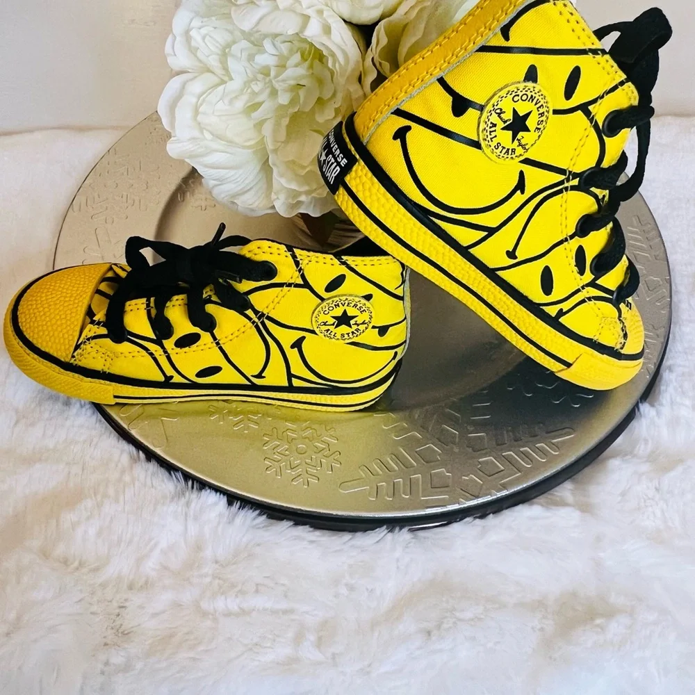 CONVERSE Kids Hi-Top Sneakers Yellow Smiley Print NWOT Box| Size 9‎